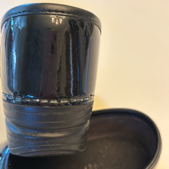 Dansko black patent leather clogs- in good condition size 37 - Picture 4 of 8